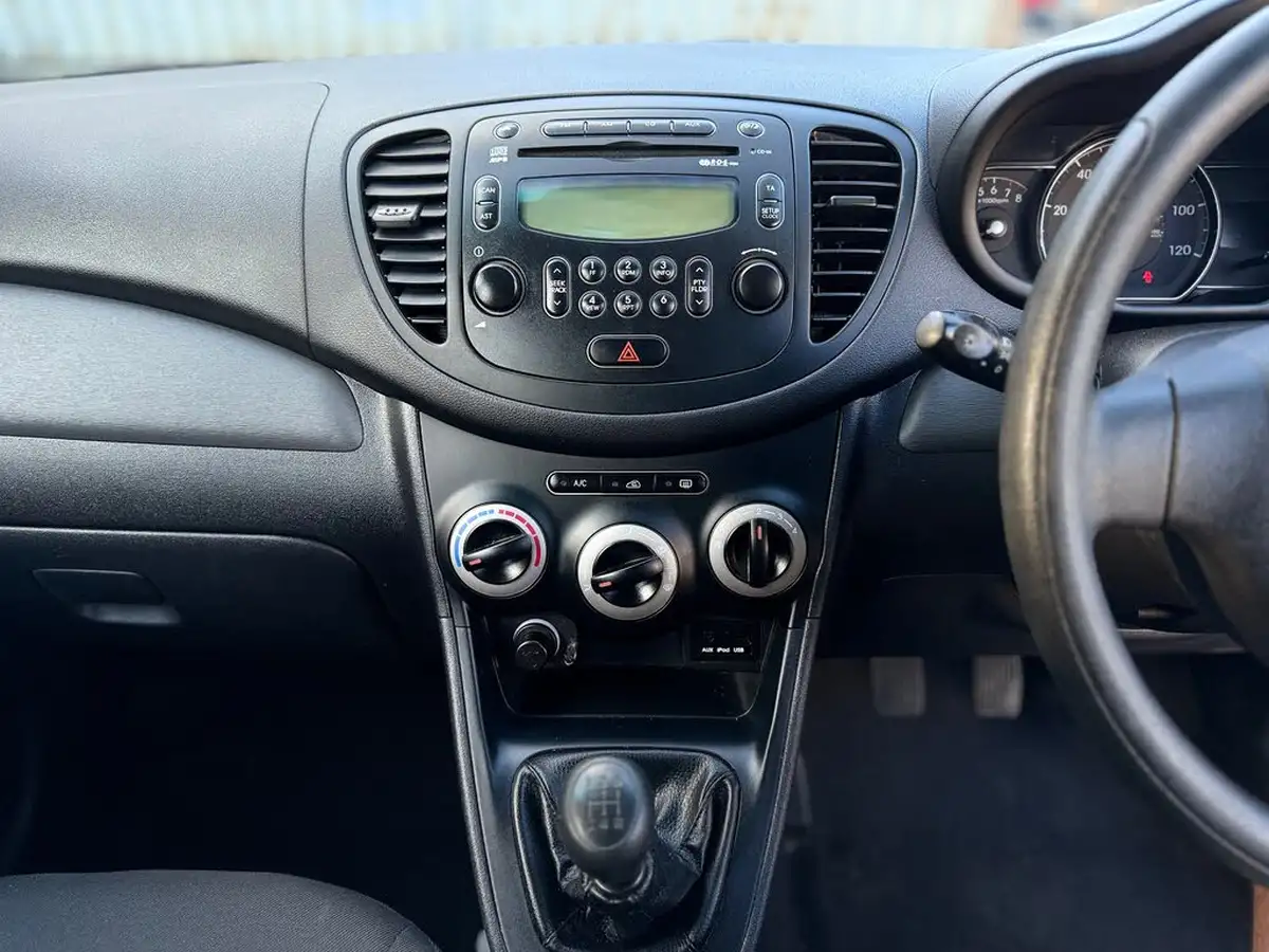 2012-hyundai-i10-12-classic-85bhp-big-15
