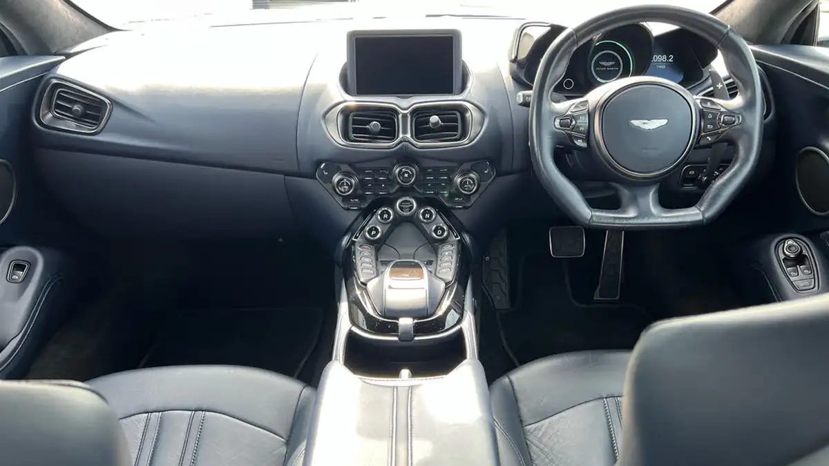 2019-aston-martin-vantage-40-v8-vantage-big-8