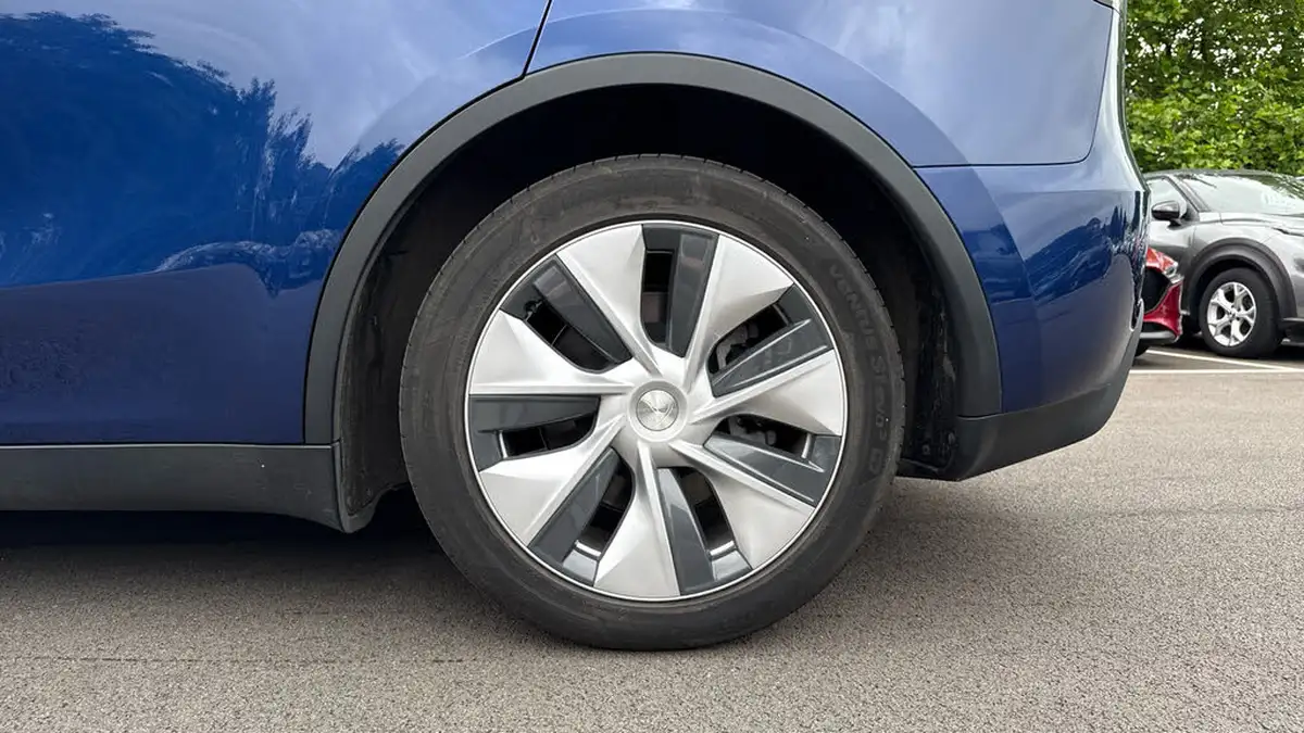 2023-tesla-model-y-e-rwd-big-17