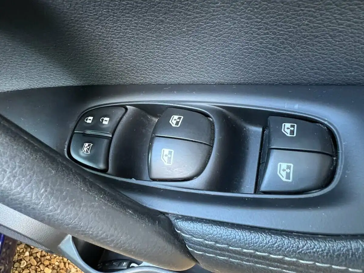 2019-nissan-qashqai-15dci-n-connecta-18in-alloys-dct-big-26