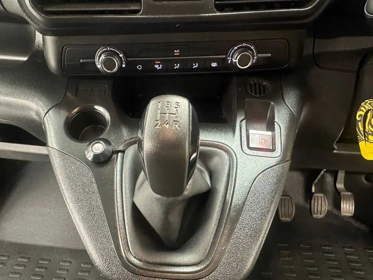 2020-peugeot-partner-15-bluehdi-1000-professional-100ps-eu6dt-panel-big-22