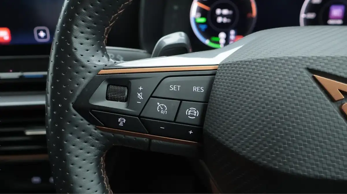 2022-cupra-formentor-14-e-hybrid-vz1-big-22