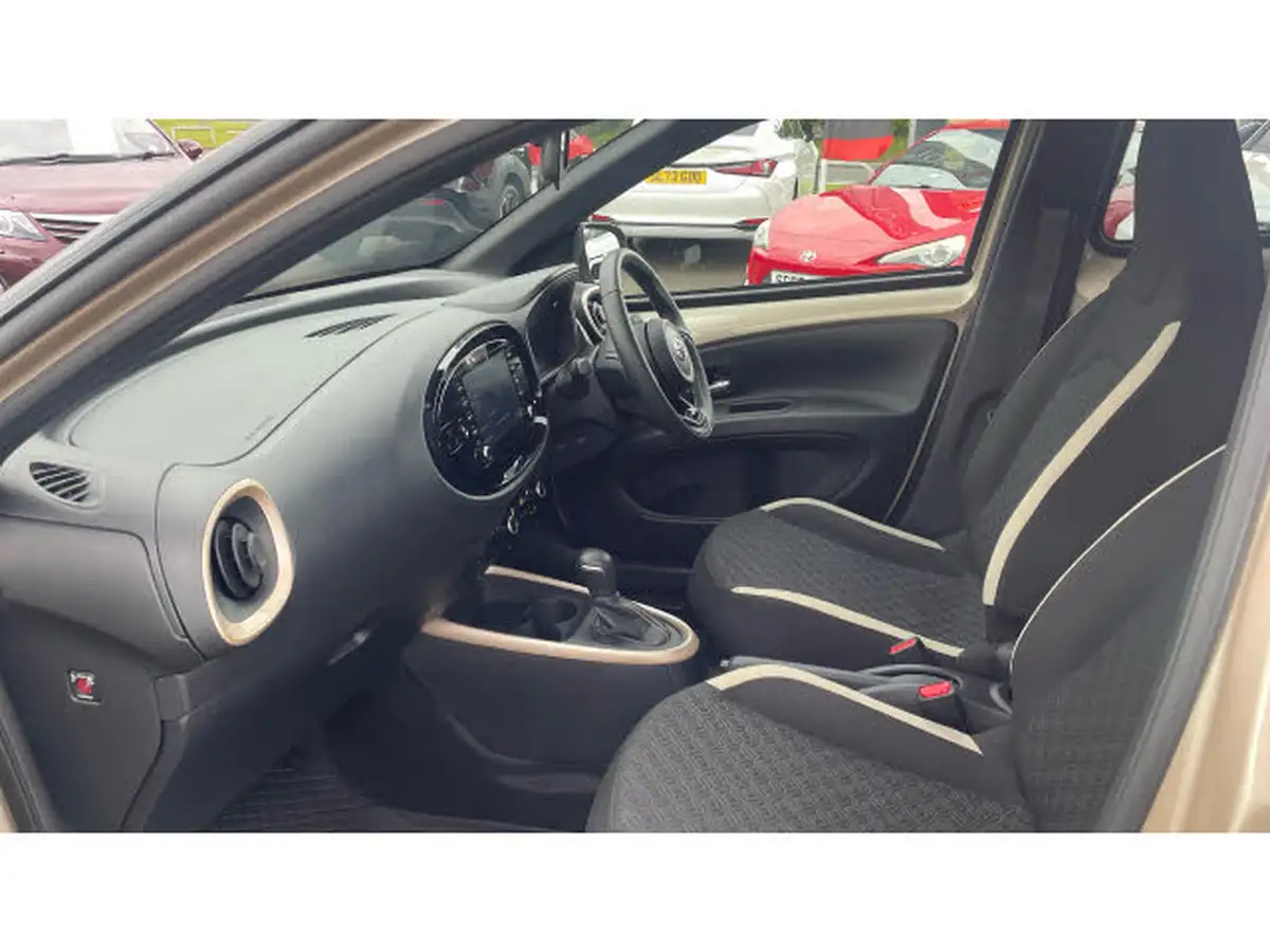 2023-toyota-aygo-x-10-vvt-i-edge-cvt-big-9