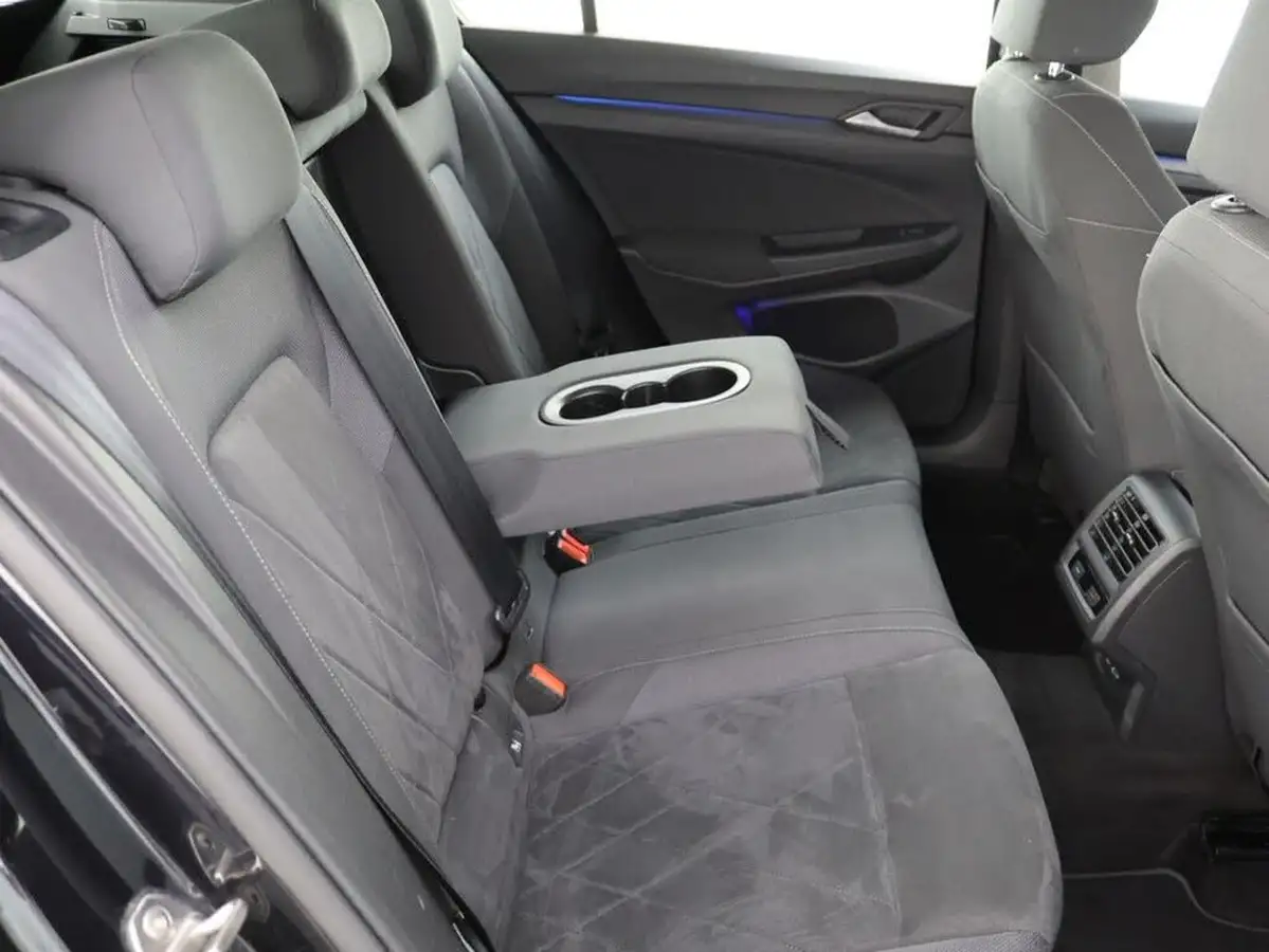 2021-volkswagen-golf-15-tsi-style-130ps-hatchback-big-16