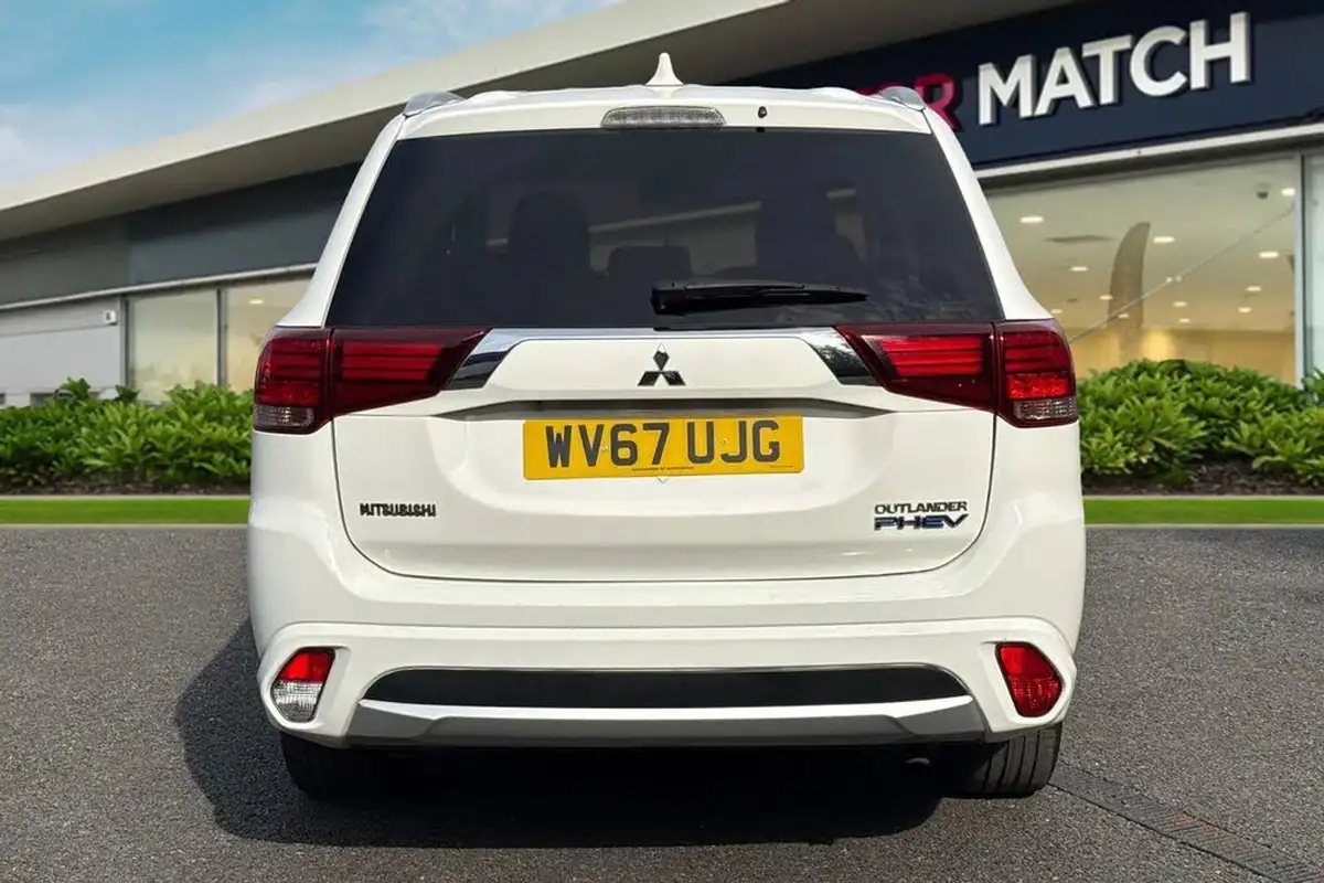 2017-mitsubishi-outlander-20-4hs-phev-5st-big-3