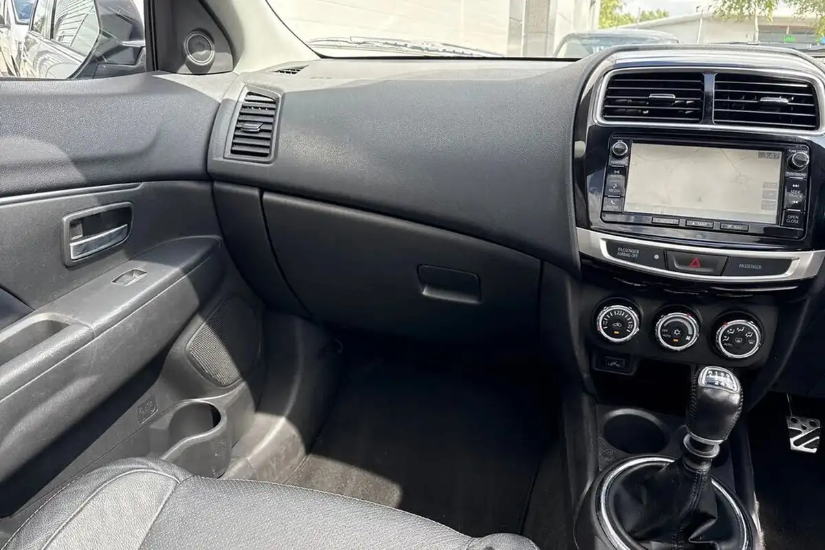 2017-mitsubishi-asx-16d-4-big-19