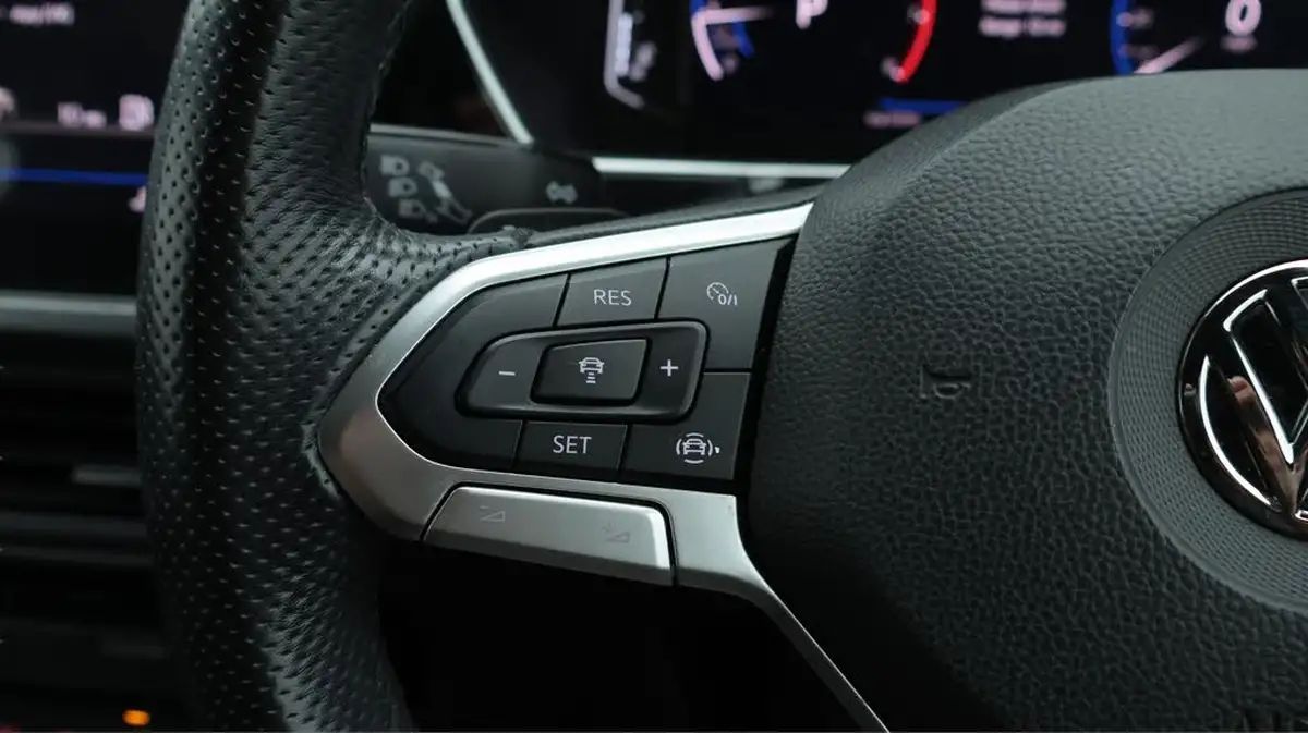 2020-volkswagen-t-cross-15-tsi-r-line-big-42