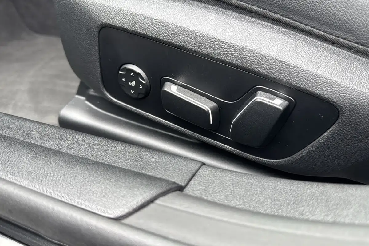 2024-bmw-i4-e-m50-big-37