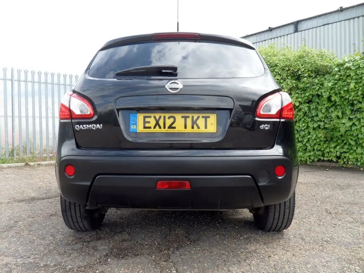 2012-nissan-qashqai-15td-n-tec-big-2
