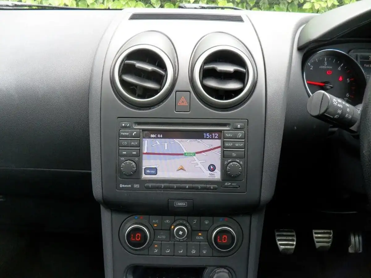 2012-nissan-qashqai-15td-n-tec-big-78