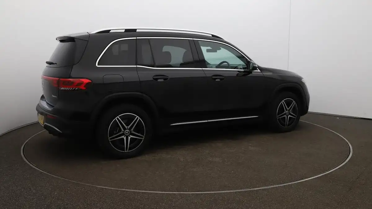 2023-mercedes-benz-eqb-e-300-amg-line-big-51