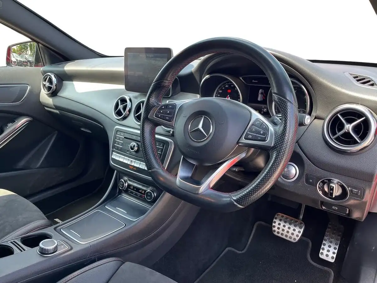 2017-mercedes-benz-gla-class-21d-gla-220d-amg-line-executivess-big-5