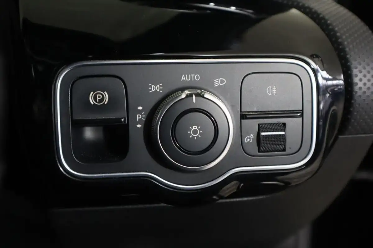 2021-mercedes-benz-a-class-13-a250e-amg-line-hatchback-5d-big-21