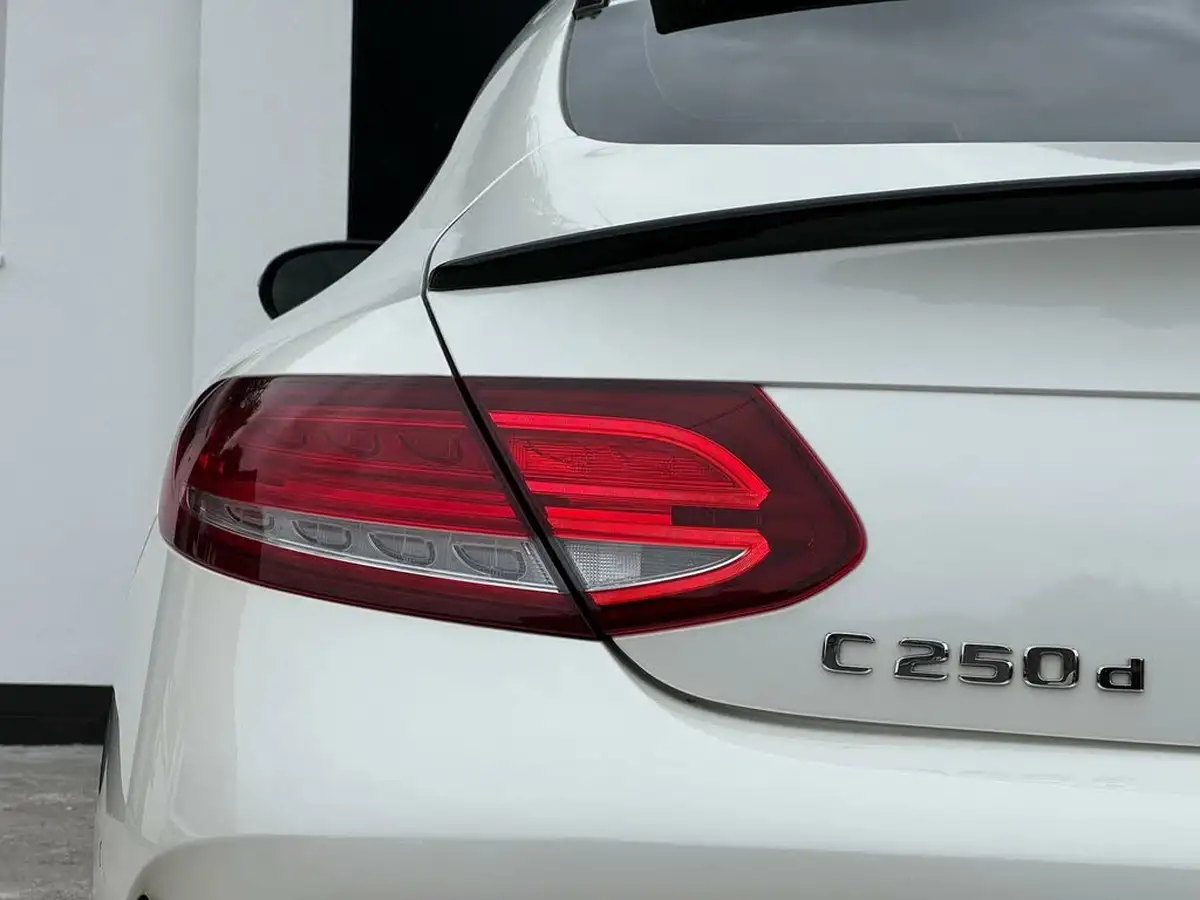 2017-mercedes-benz-c-class-21d-c250d-amg-line-premium-plusss-coupe-2d-9g-tronic-plus-big-67