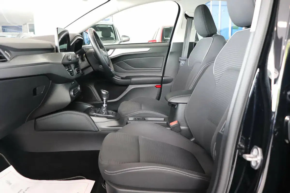 2019-ford-focus-10t-titanium-ss-hatchback-big-46