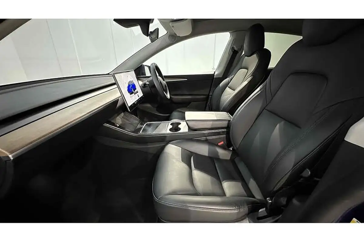 2022-tesla-model-y-e-long-range-big-18