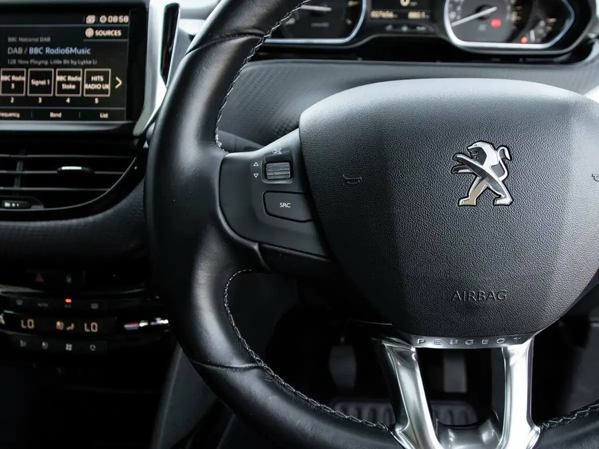 2018-peugeot-2008-suv-12-puretech-allure-premium-ss-big-18