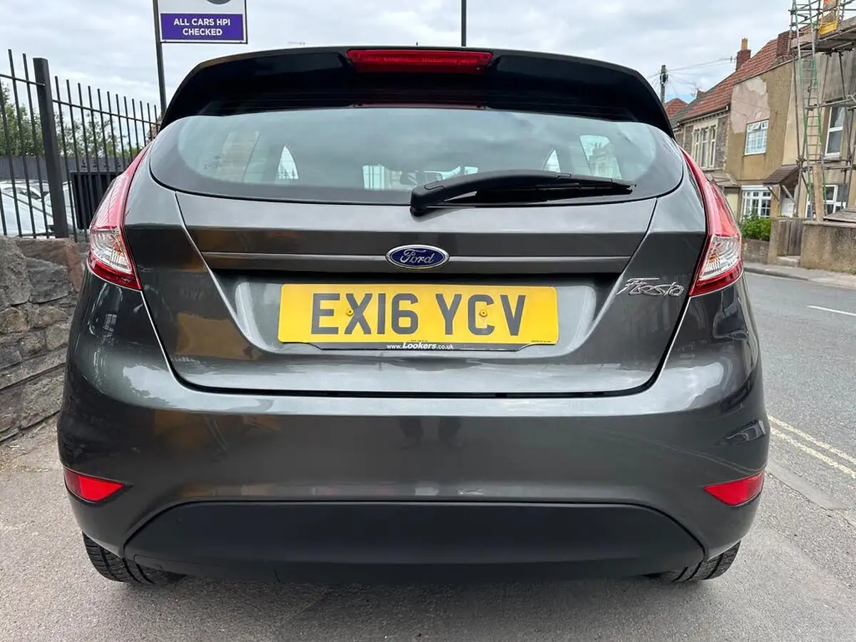 2016-ford-fiesta-125-zetec-3d-big-3