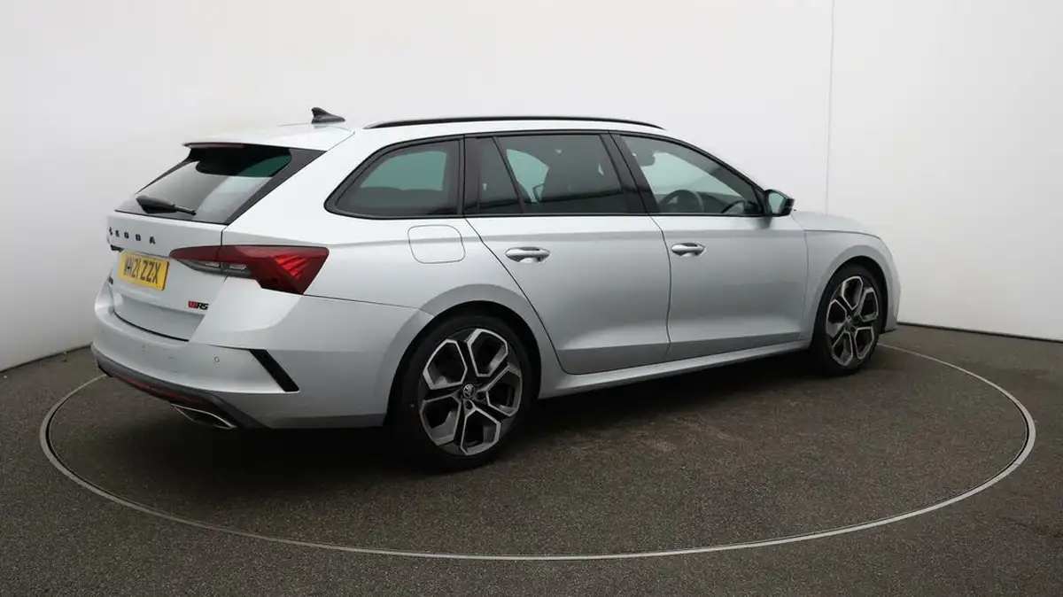 2021-skoda-octavia-20tdi-vrs-estate-big-53