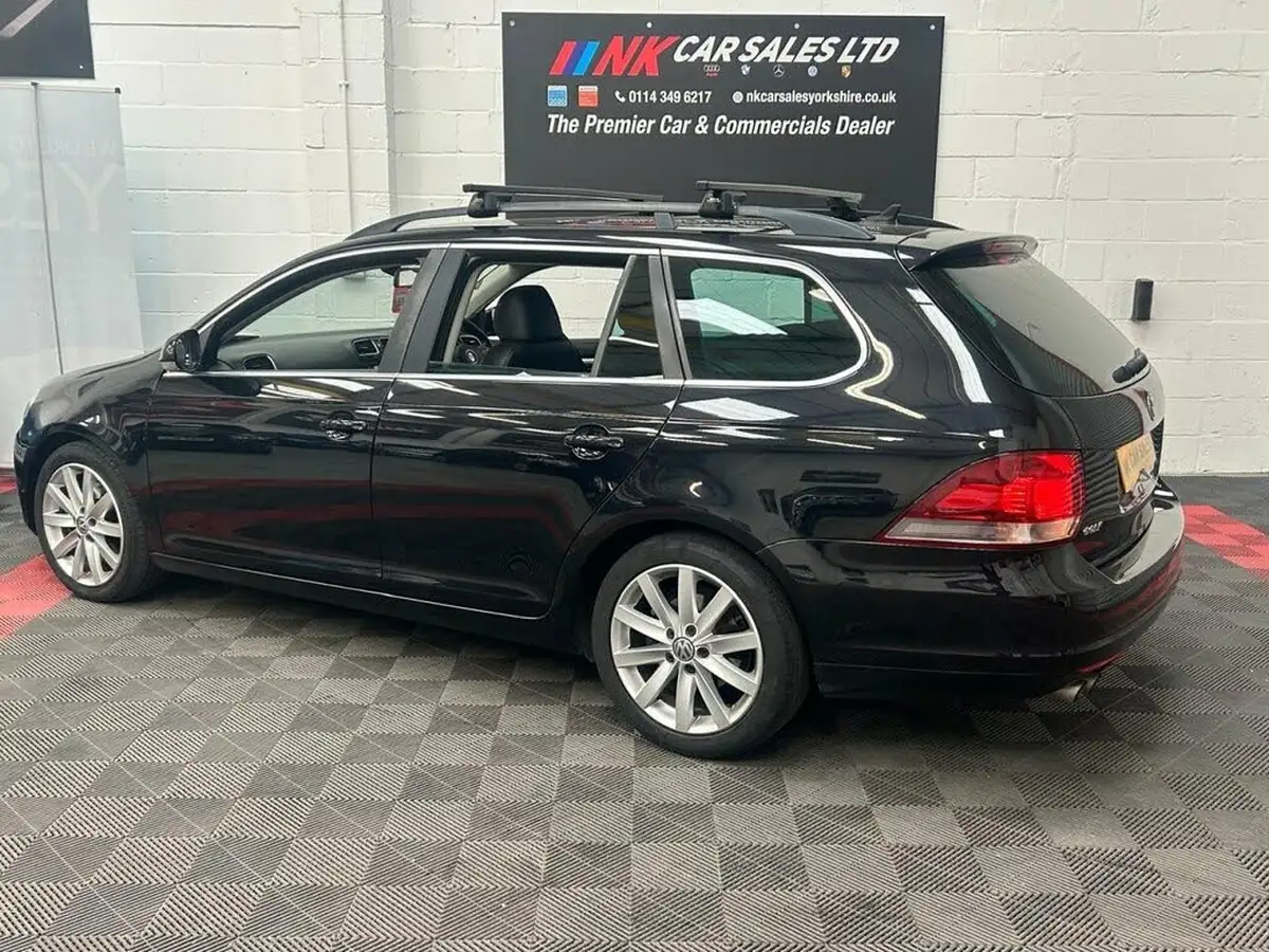 2012-volkswagen-golf-20td-sportline-big-11