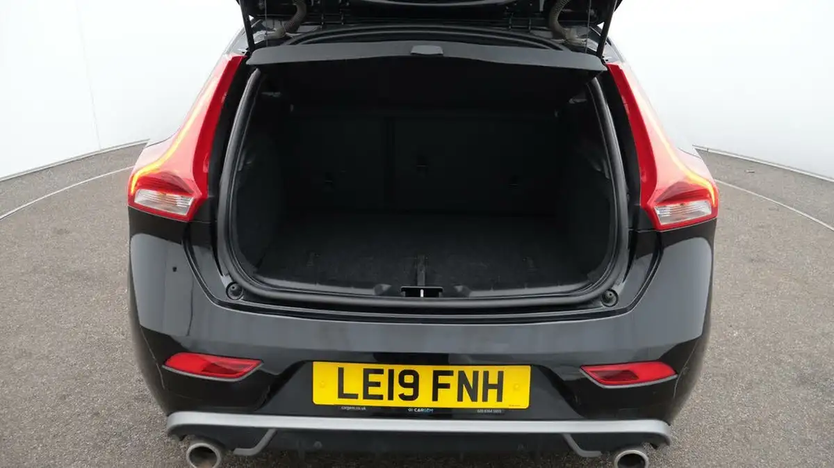 2019-volvo-v40-20td-d3-r-design-nav-plus-geartronic-big-17