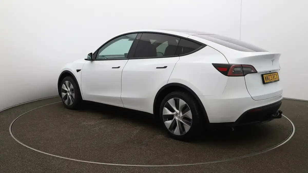 2023-tesla-model-y-e-rwd-big-61