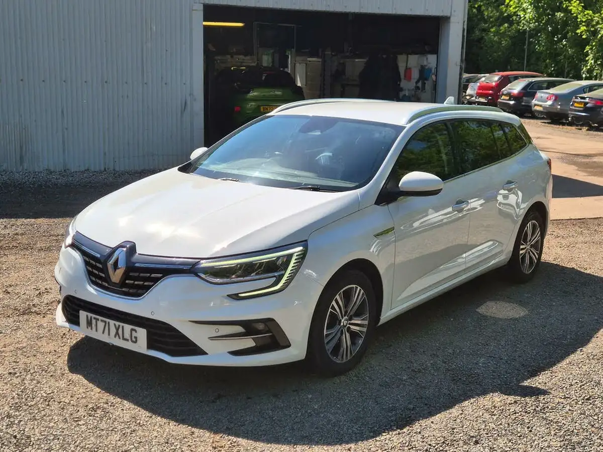 2021-renault-megane-15dci-iconic-sport-tourer-big-2