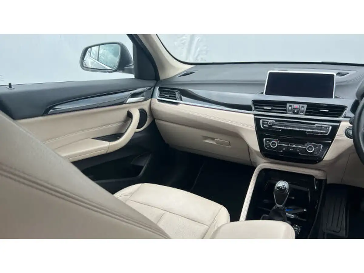 2021-bmw-x1-15-sdrive18i-xline-big-13