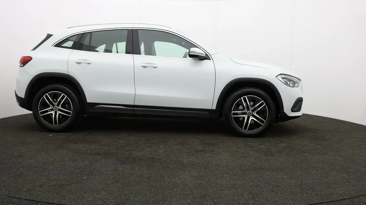 2021-mercedes-benz-gla-class-13-gla-200-sport-big-39