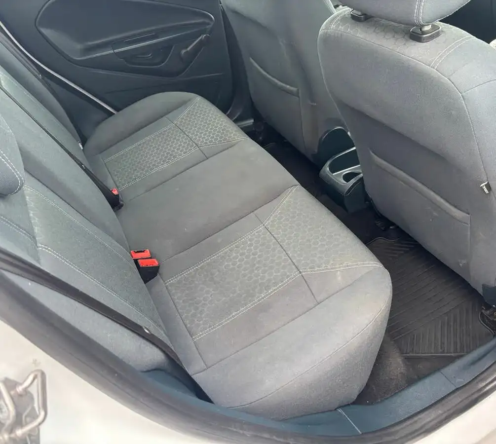 2012-ford-fiesta-125-zetec-5d-big-8