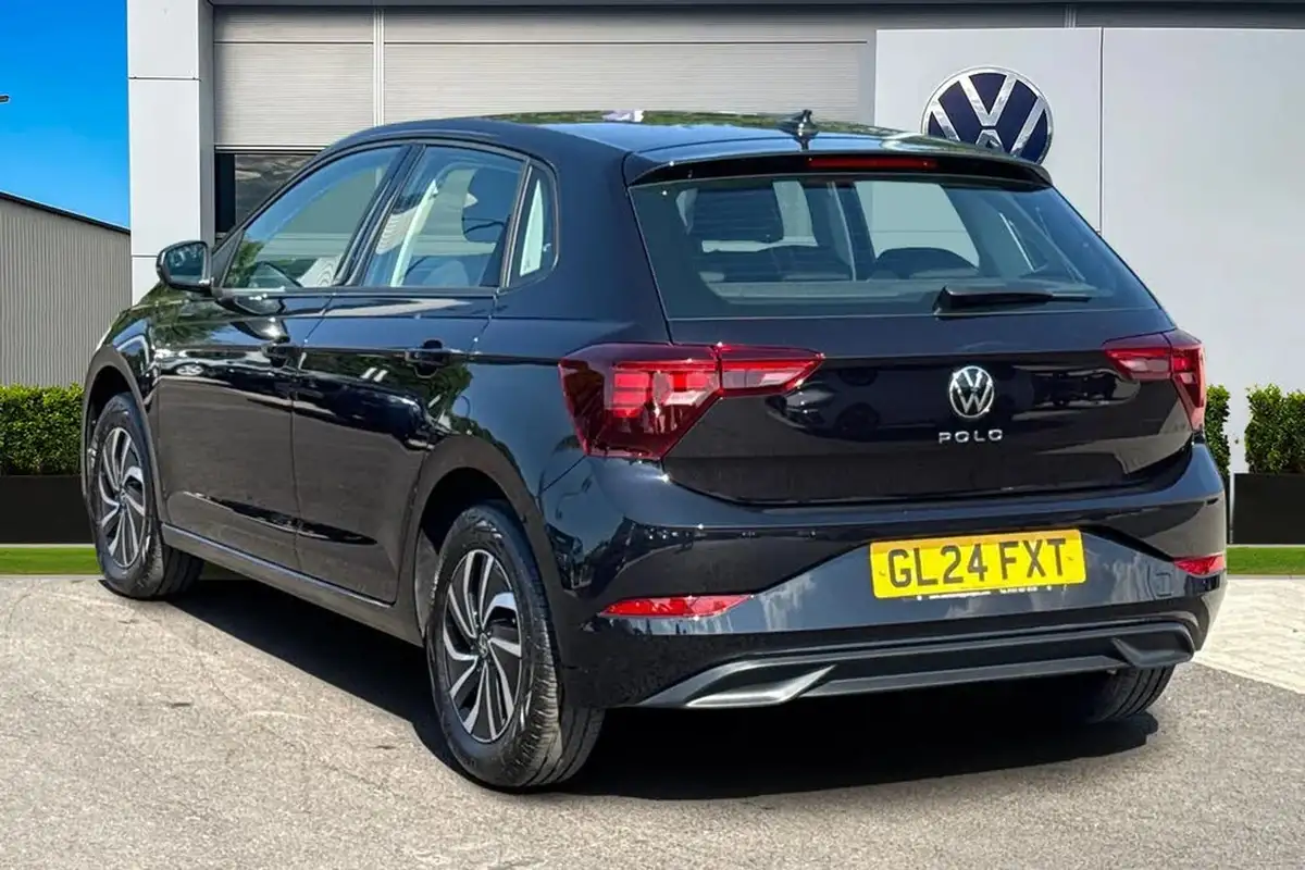 2024-volkswagen-polo-10-life-big-1