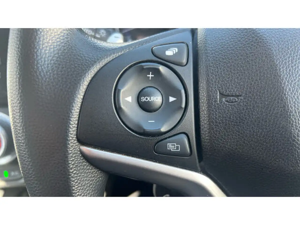 2018-honda-jazz-13-i-vtec-se-cvt-big-25