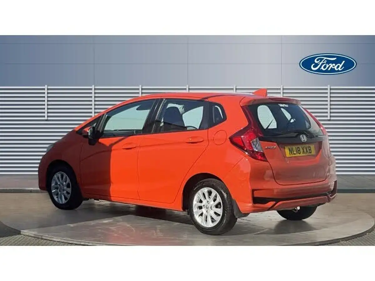 2018-honda-jazz-13-i-vtec-se-cvt-big-1