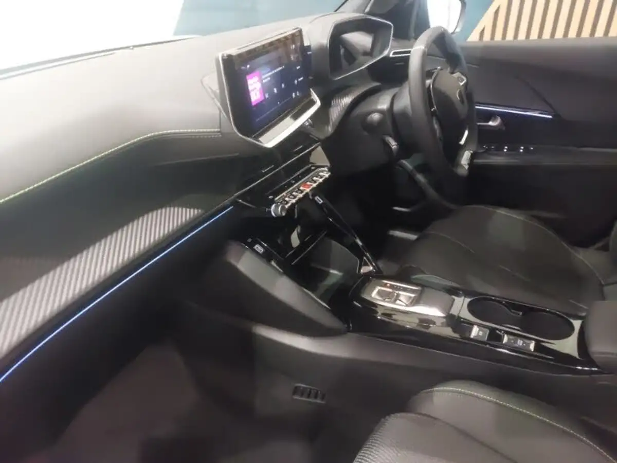 2025-peugeot-2008-suv-e-gt-156ps-54kwh-big-4