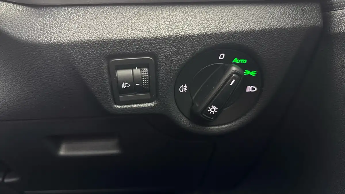 2021-skoda-kamiq-10-tsi-se-l-109ps-dsg-big-23