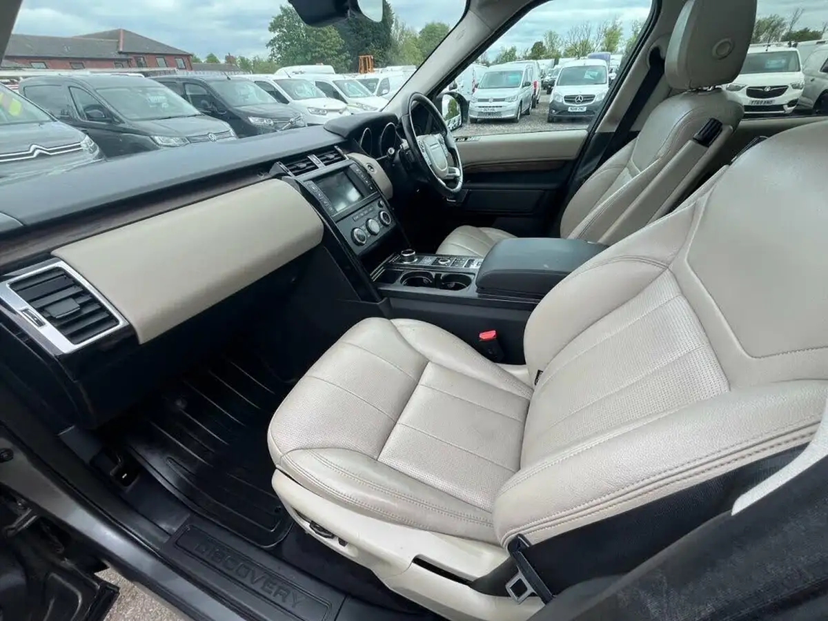 2017-land-rover-discovery-30td6-se-259ps-awd-station-wagon-5d-auto-big-12
