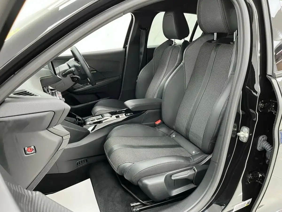 2023-peugeot-208-e-gt-136ps-50kwh-big-18