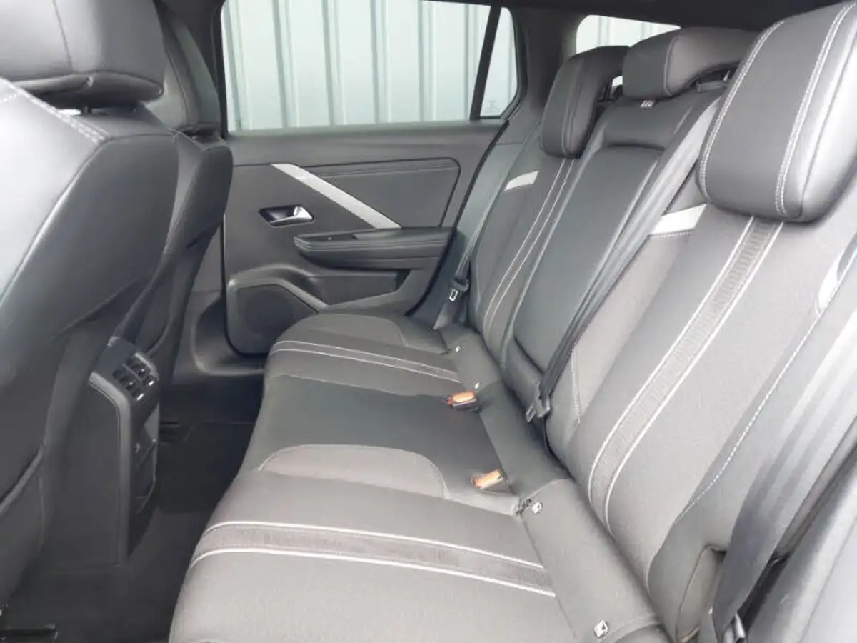 2023-vauxhall-astra-12-turbo-gs-sport-tourer-big-5