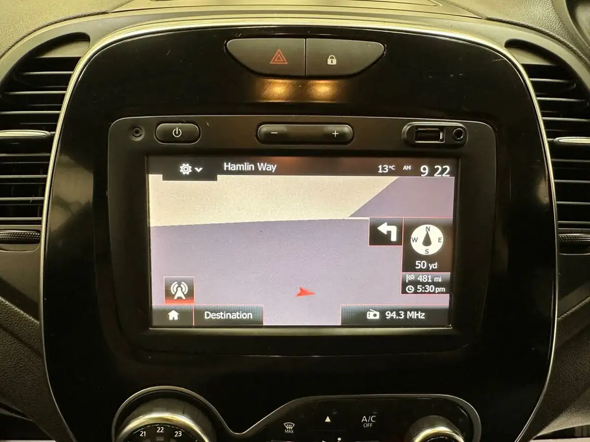 2018-renault-captur-09-tce-iconic-big-16