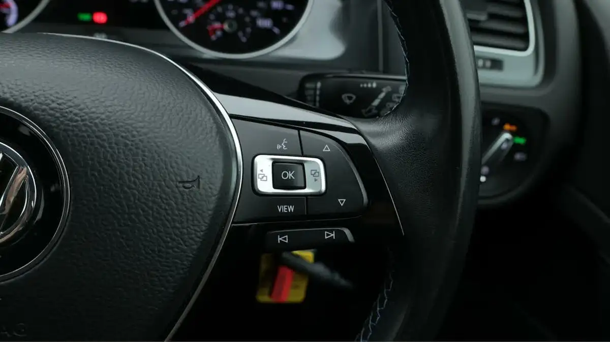 2019-volkswagen-golf-e-e-golf-big-25