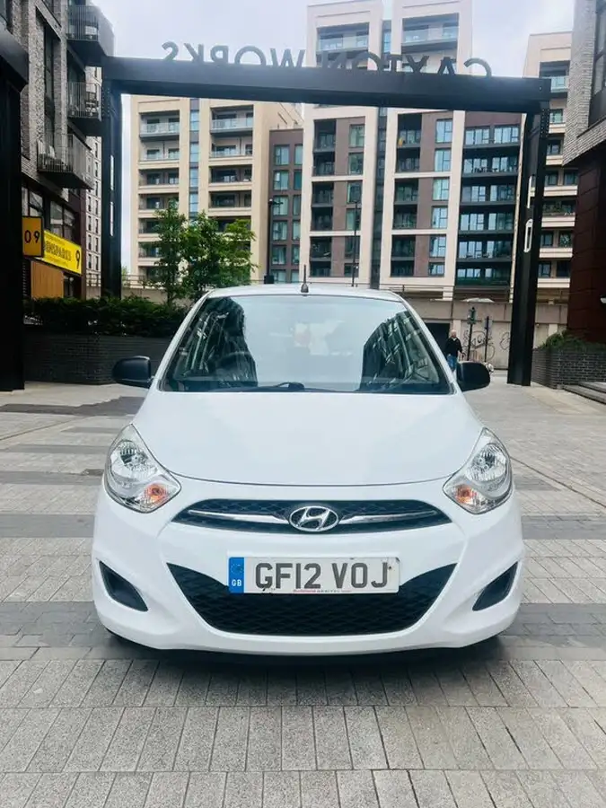 2012-hyundai-i10-12-classic-85bhp-big-4