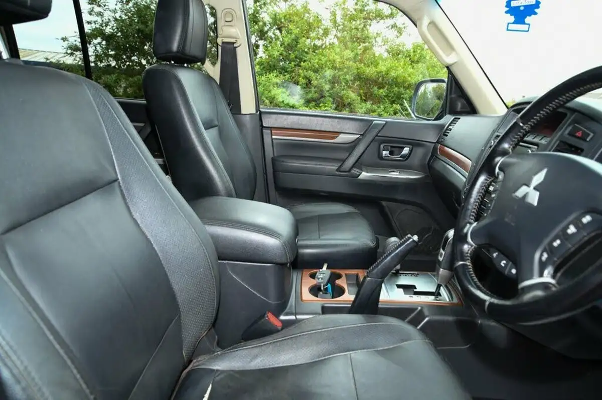 2013-mitsubishi-shogun-32td-sg3-big-19