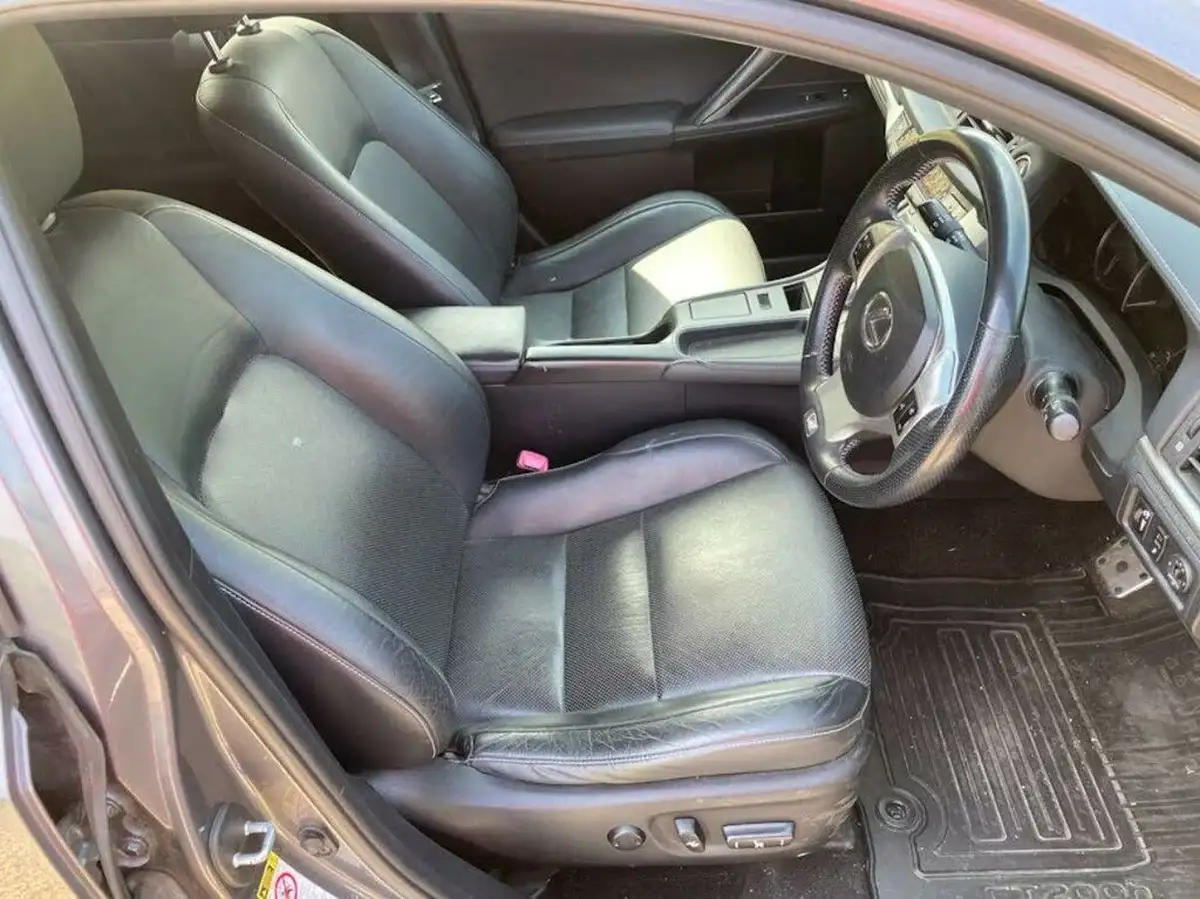 2012-lexus-ct-200h-18-f-sport-big-5