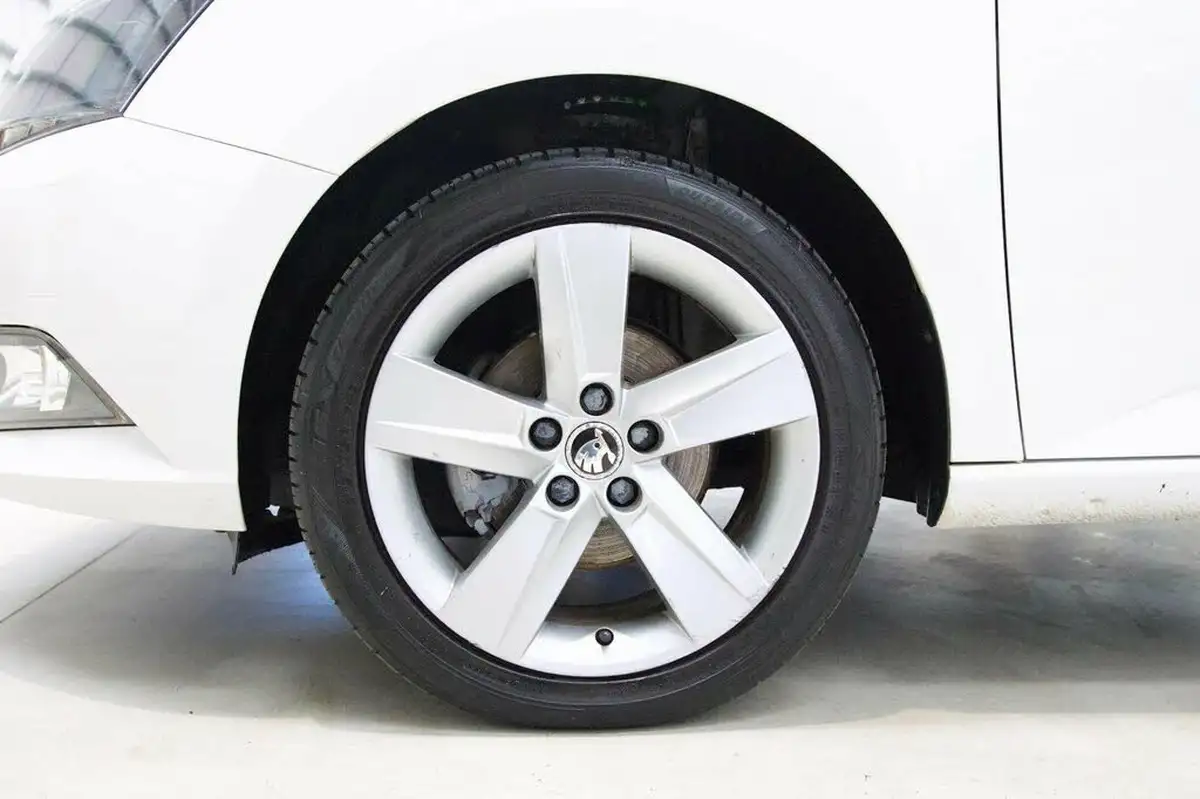 2015-skoda-fabia-12-tsi-se-l-90ps-hatchback-big-27