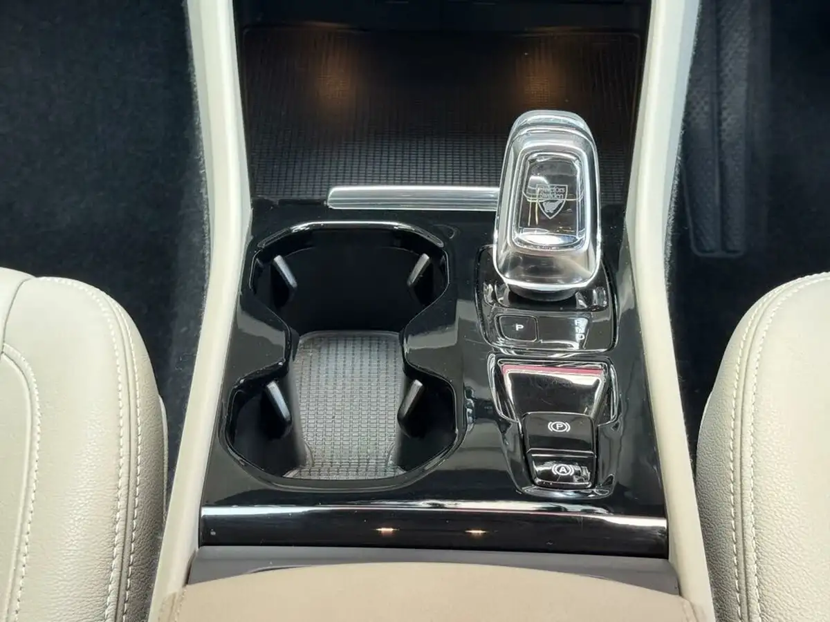 2019-volvo-xc40-20-t4-inscription-awd-big-12