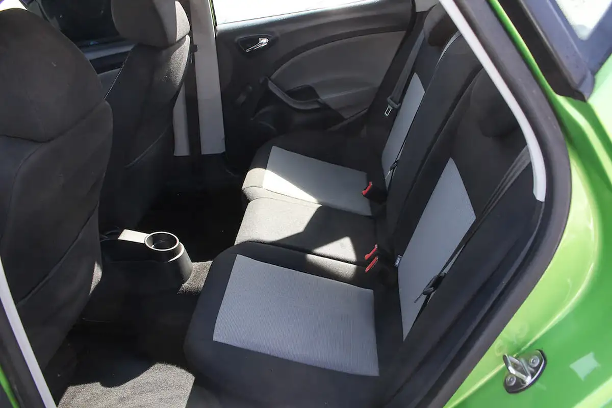 2015-seat-ibiza-14-toca-hatchback-5d-big-20