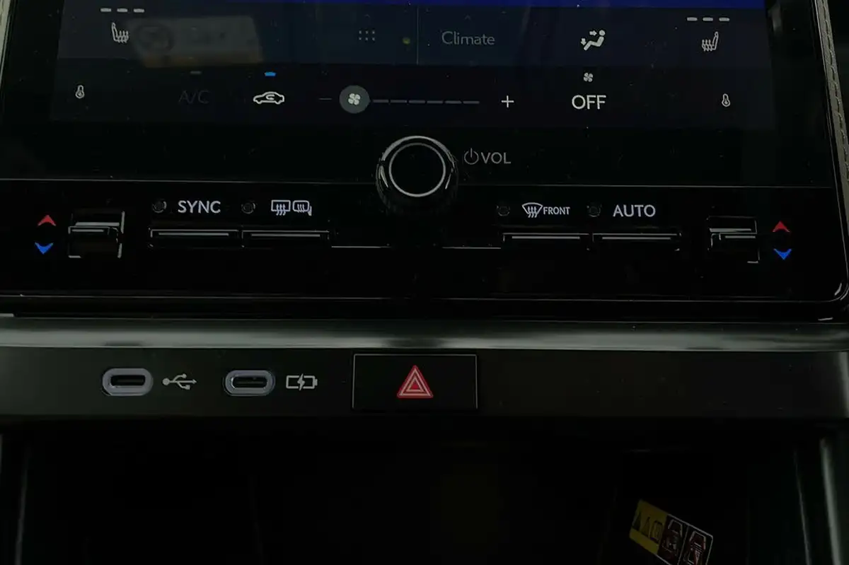 2025-lexus-lbx-15-premium-plus-big-13