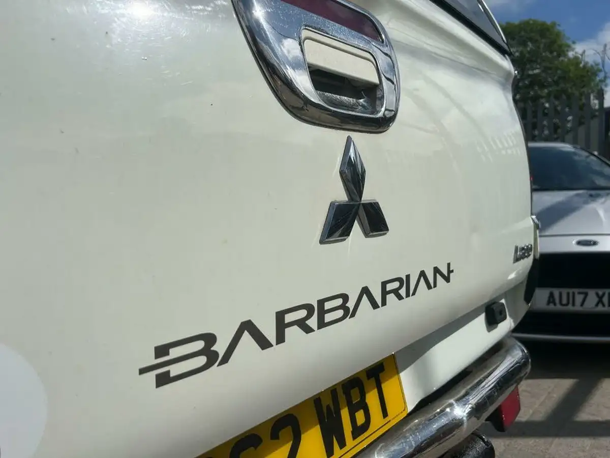 2013-mitsubishi-l200-25td-barbarian-auto-big-30