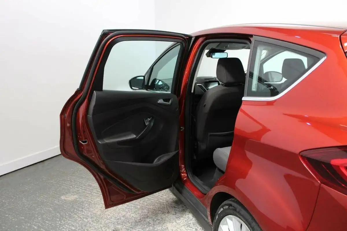 2017-ford-c-max-20tdci-titanium-big-26
