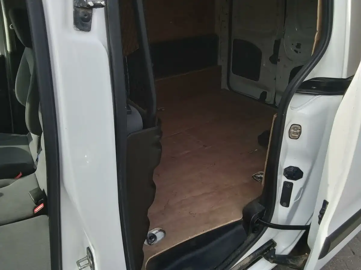 2015-peugeot-partner-16td-se-l1-92-850-panel-big-4